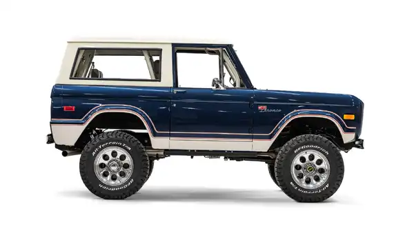 1976 Classic Ford Bronco_8 Passenger Side