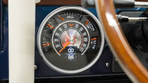 1976 Classic Ford Bronco_15 Dakota Digital Gauges