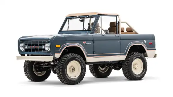 1974 Classic Ford Bronco_3 Drivers Side Front 3.4