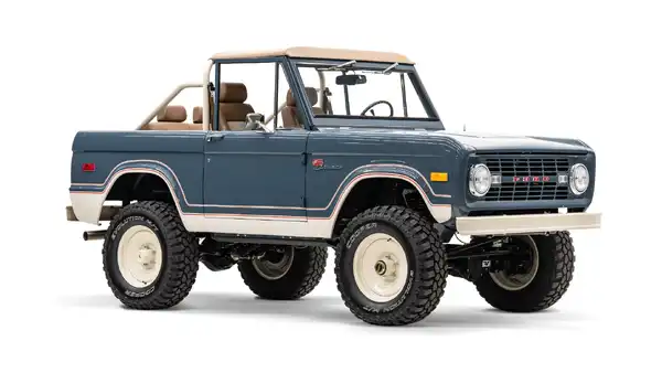 1974 Classic Ford Bronco_7 Passenger Side Front  3.4