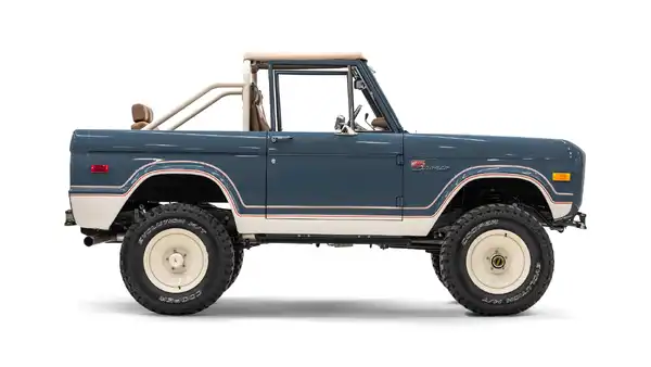1974 Classic Ford Bronco_8 Passenger Side