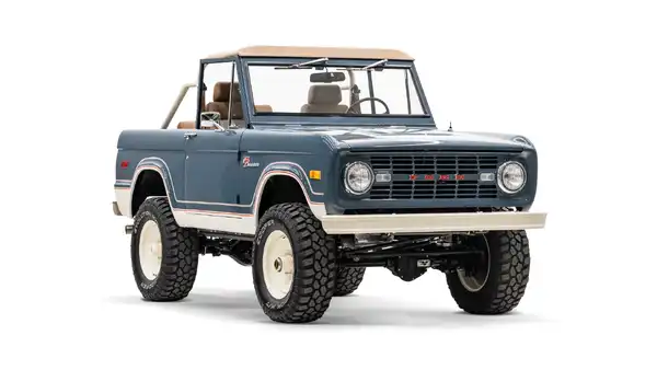 1974 Classic Ford Bronco_6 Passenger Side Front 