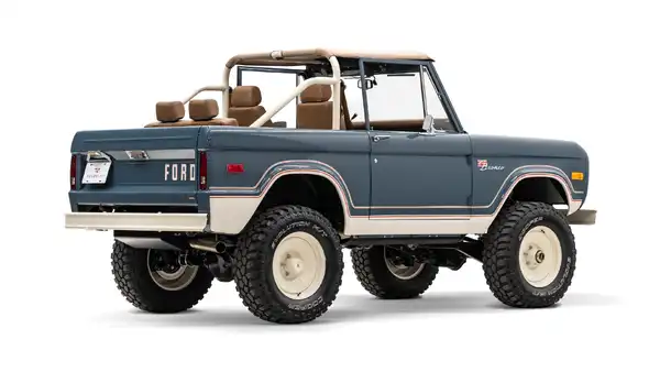 1974 Classic Ford Bronco_9 Passenger Side Rear 3