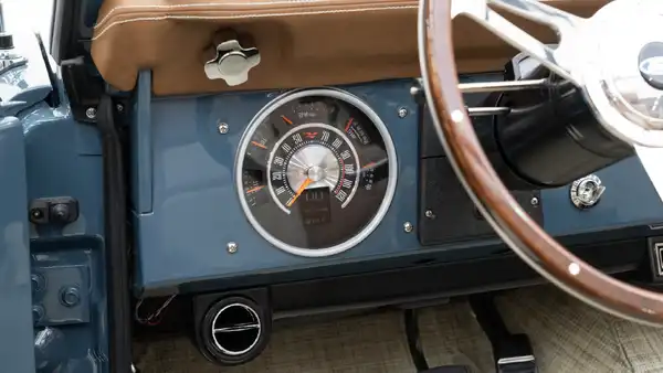 1974 Classic Ford Bronco_15 Dakota Digital Gauges