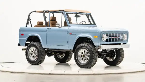 1974 Classic Ford Bronco_7 Passenger Side Front  3.4