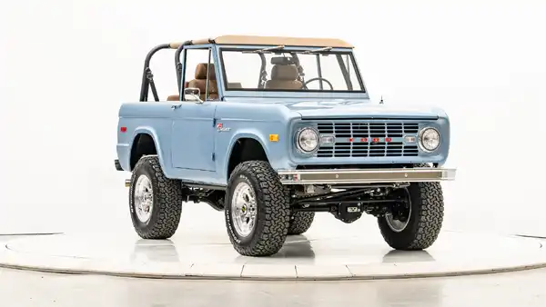 1974 Classic Ford Bronco_6 Passenger Side Front 