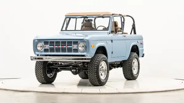 1974 Classic Ford Bronco_4 Drivers Side Front 