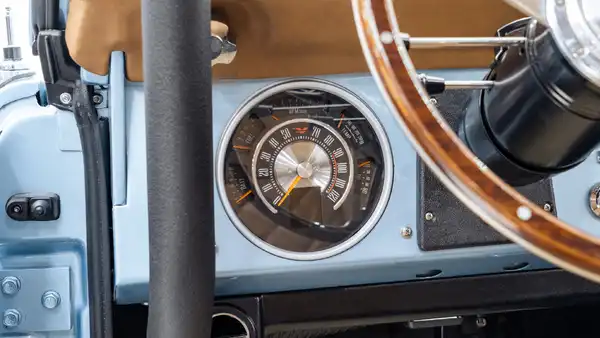 1974 Classic Ford Bronco_15 Dakota Digital Gauges