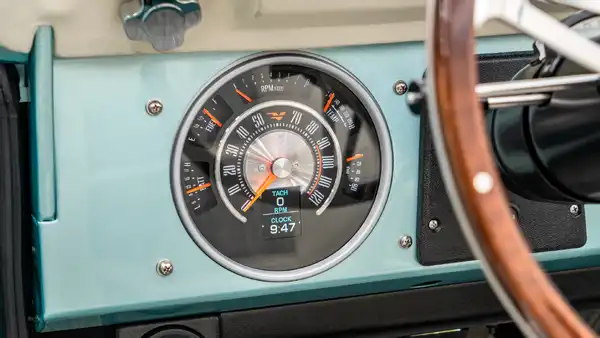 1975 Ford Bronco For Sale_15 Dakota Digital Gauges