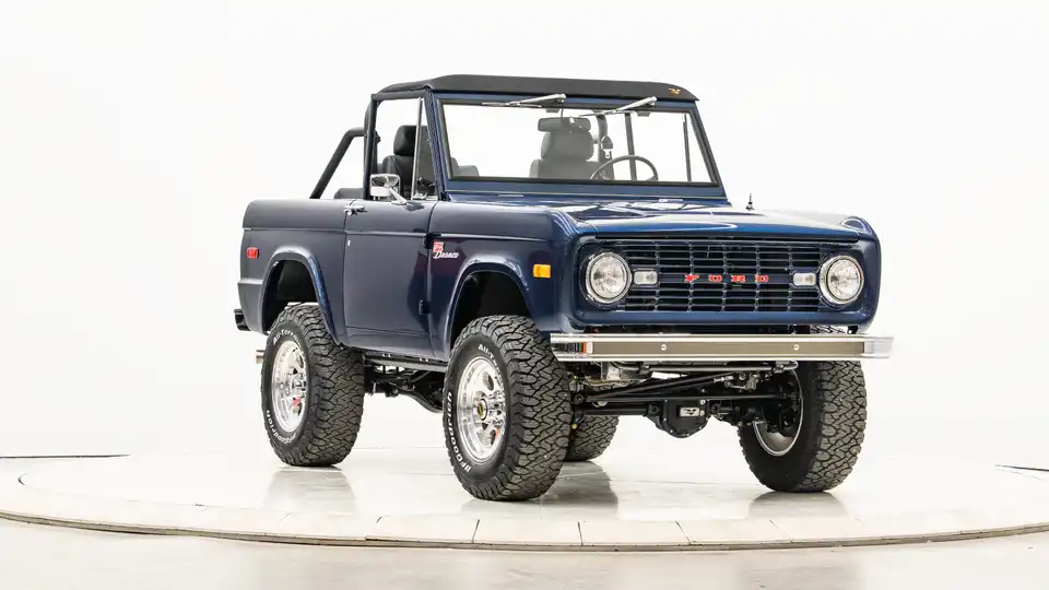 1972 Classic Ford Bronco_6 Passenger Side Front 