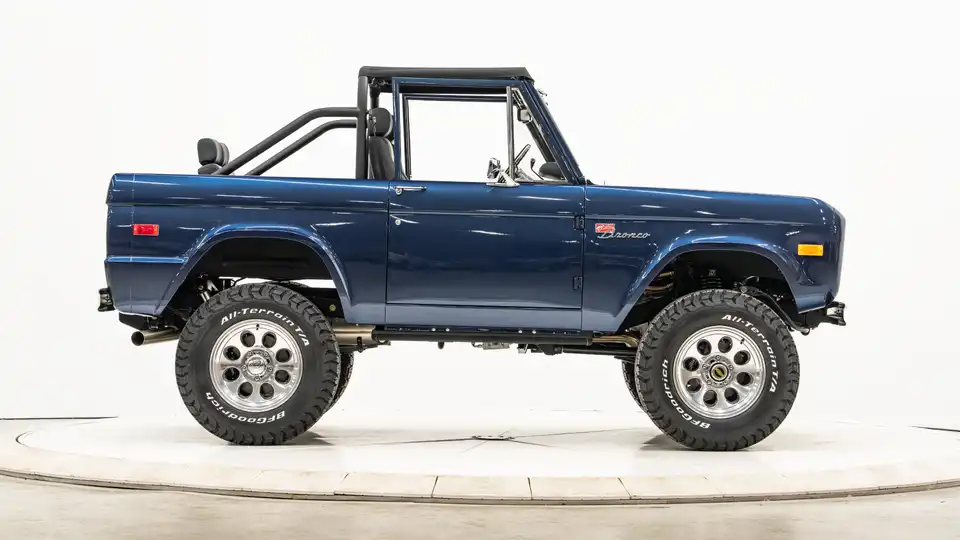 1972 Classic Ford Bronco_8 Passenger Side