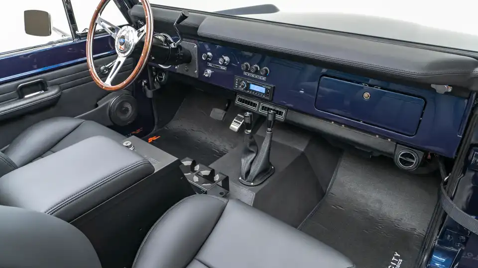 1972 Classic Ford Bronco_18 Passenger Side Interior