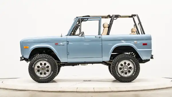Classic Ford Bronco 2928_2 Drivers Side 