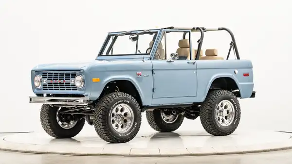 Classic Ford Bronco 2928_3 Drivers Side Front 3.4