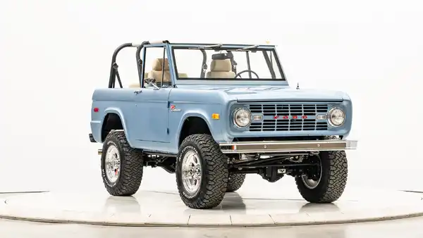 Classic Ford Bronco 2928_6 Passenger Side Front 