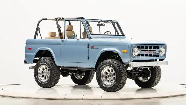 Classic Ford Bronco 2928_7 Passenger Side Front  3.4