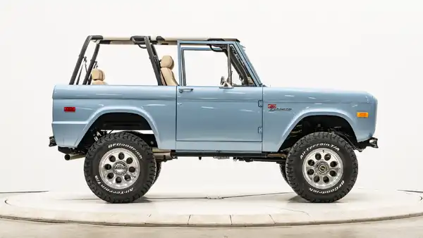 Classic Ford Bronco 2928_8 Passenger Side