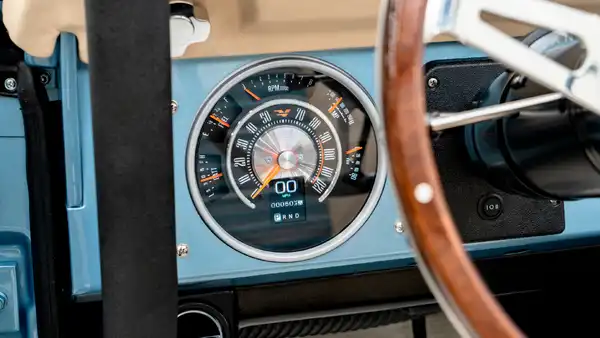 Classic Ford Bronco 2928_15 Dakota Digital Gauges