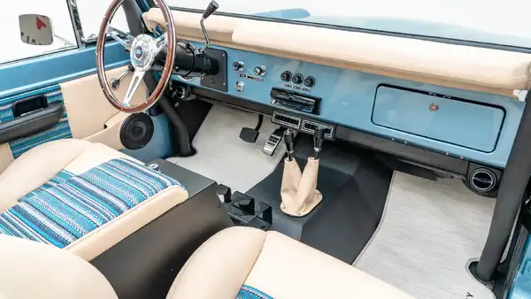 Classic Ford Bronco 2928_18 Passenger Side Interior