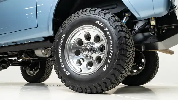 Classic Ford Bronco 2928_25 Exterior 