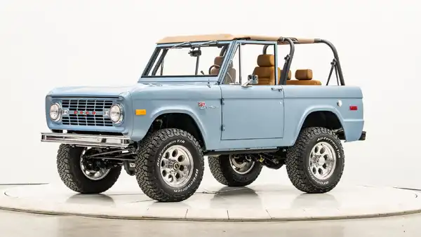 1973 Classic Ford Bronco_3 Drivers Side Front 3.4