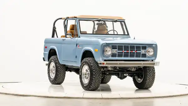1973 Classic Ford Bronco_6 Passenger Side Front 