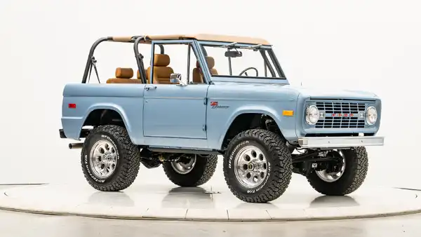 1973 Classic Ford Bronco_7 Passenger Side Front  3.4