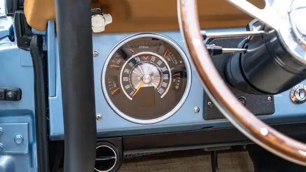 1973 Classic Ford Bronco_15 Dakota Digital Gauges