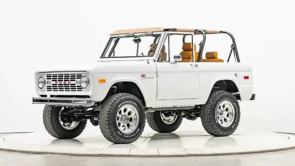 1975 Black Ford Bronco_3 Drivers Side Front 3.4