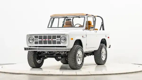 1975 Black Ford Bronco_4 Drivers Side Front 