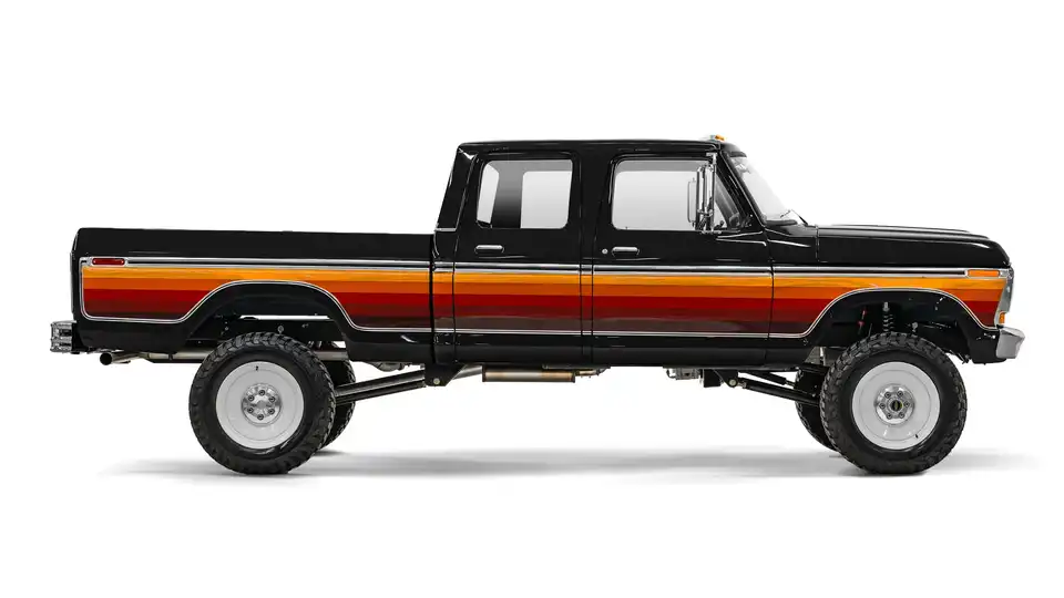 F250 Crew Cab_Side View_Black And Sunset Stripes_063025