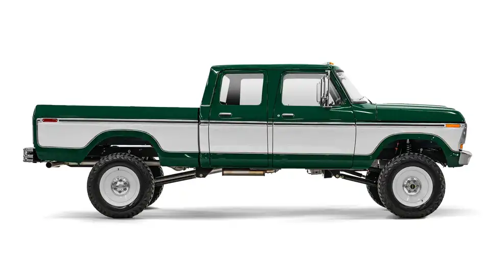 F250 Crew Cab_Side View_Dark Jade Met And White_063025