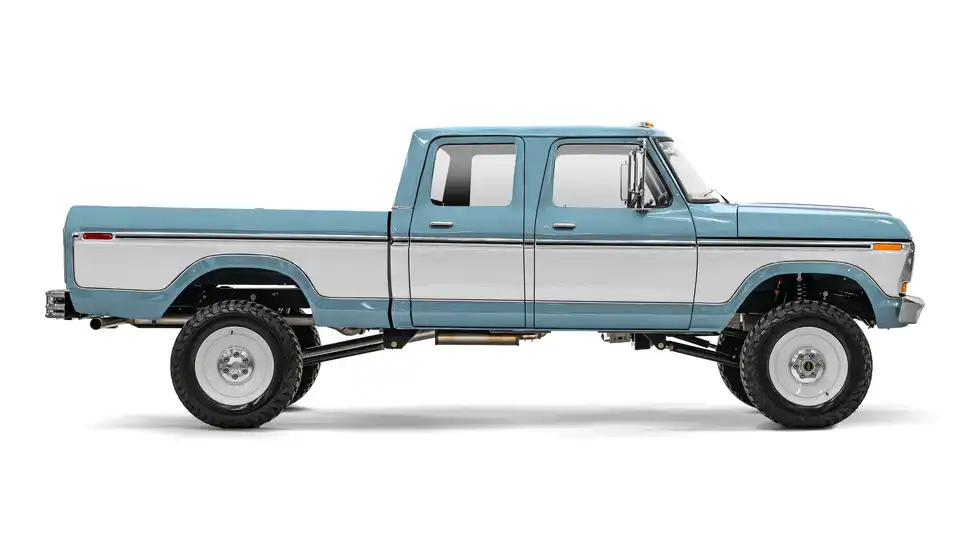 F250 Crew Cab_Side View_Light Blue And White_063025