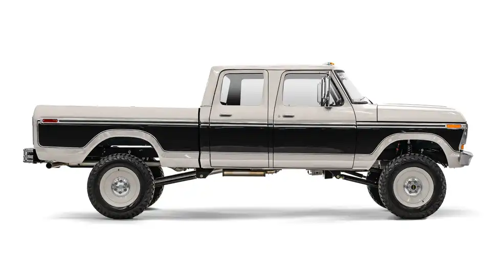 F250 Crew Cab_Side View_Off White And Black_063025