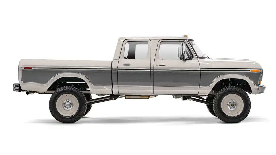 F250 Crew Cab_Side View_Off White And Silver_063025