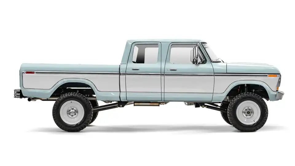 F250 Crew Cab_Side View_Sea Foam And White_063025