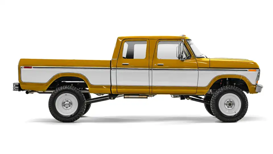 F250 Crew Cab_Side View_Chrome Yellow And White_063025