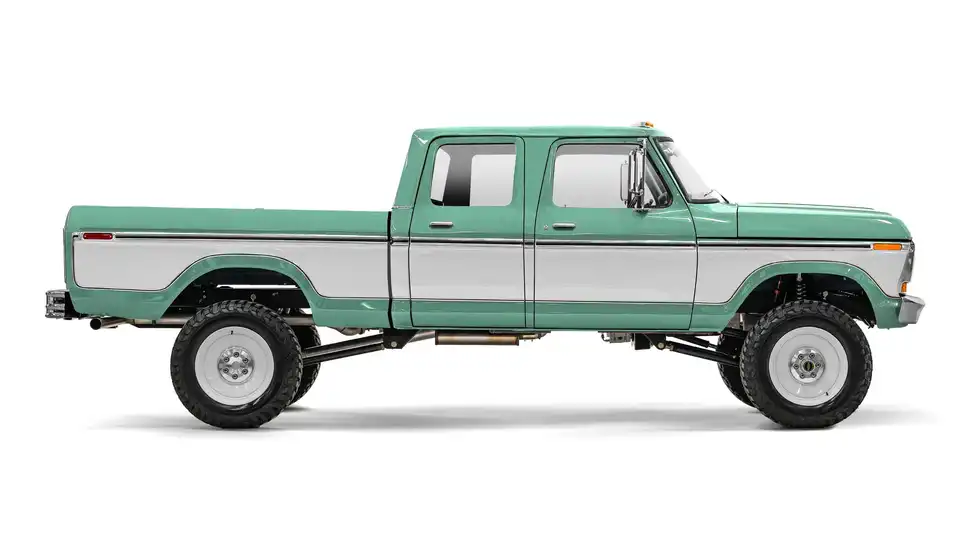 F250 Crew Cab_Side View_Light Jade And White_063025