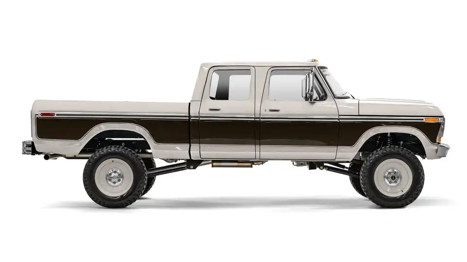 F250 Crew Cab_Side View_Off White And Dark Brown_063025