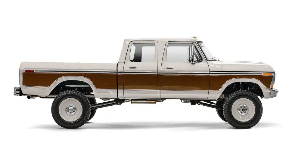 F250 Crew Cab_Side View_Off White And Light Brown_063025