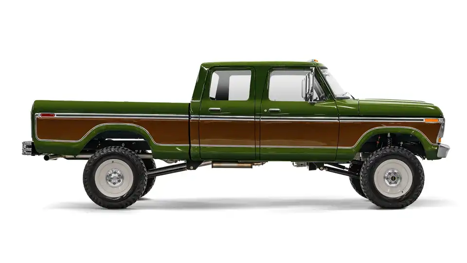 F250 Crew Cab_Side View_Eruption Green And Light Brown_063025