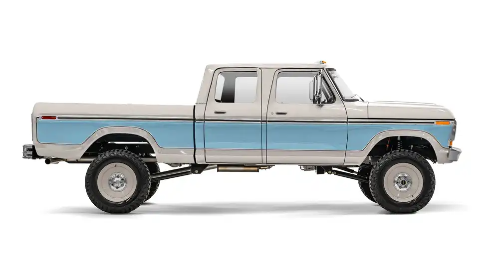 F250 Crew Cab_Side View_Off White And Light Blue_063025