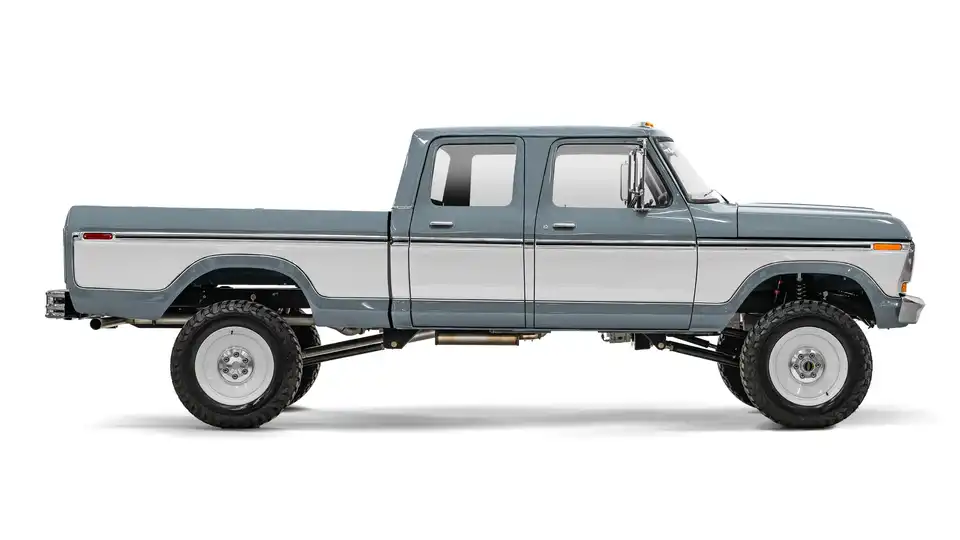 F250 Crew Cab_Side View_Silver Met And White_063025