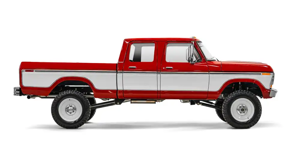 F250 Crew Cab_Side View_Red And White_063025