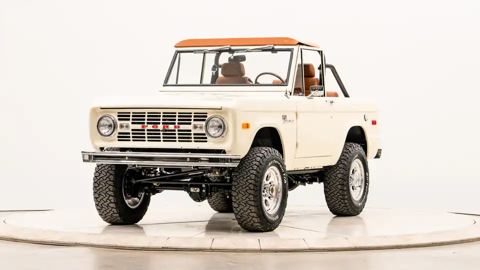 1974 Classic Ford Bronco_4 Drivers Side Front 