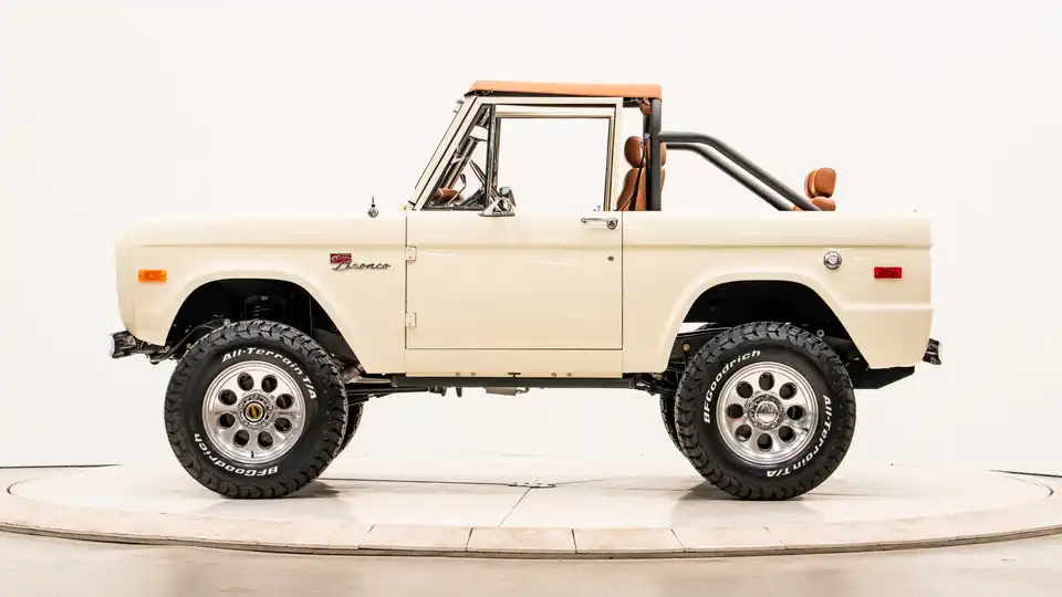 1974 Classic Ford Bronco_2 Drivers Side 