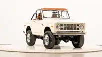 1974 Classic Ford Bronco_6 Passenger Side Front 