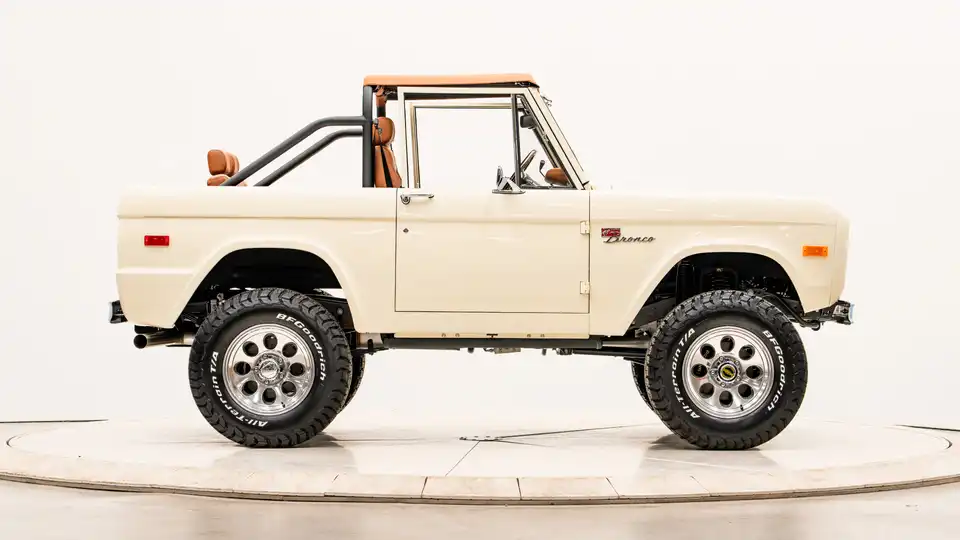 1974 Classic Ford Bronco_8 Passenger Side