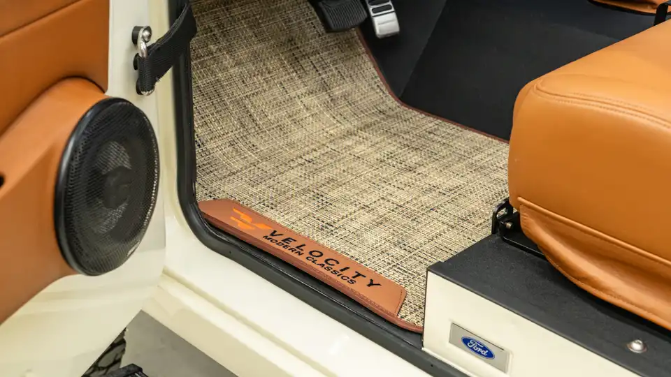 1974 Classic Ford Bronco_17 Front Interior