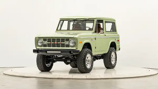 1970 Classic Ford Bronco_4 Drivers Side Front 